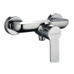 Grifo monomando para ducha de la serie SIOUX. Incluye ducha de mano, flexo, soportes cromados y excéntricas de diseño