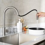 Grifo De Fregadero de MOLL extraible acabado cromado brillo de latón