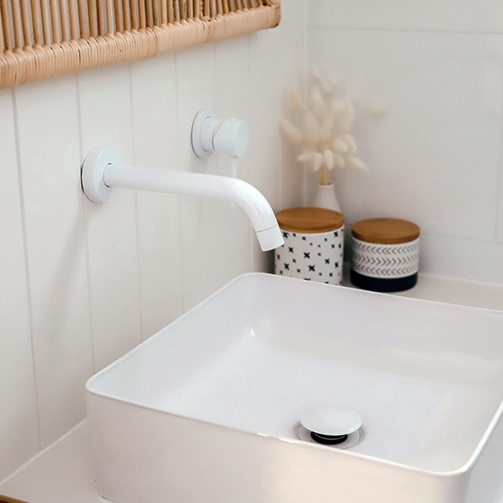 Válvula clic clac de desagüe para lavabo universal con acabado oro  cepillado Llavisan